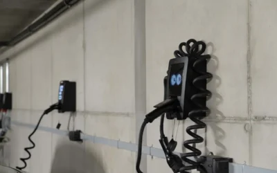 Der Pico der smart-me AG zeigt standardmässig zwei Augen auf dem Display. Dieses Bild kann jedoch durch eigene GIFs ersetzt werden. Mit einer Auflösung von 32 × 32 Pixeln kann der Bildschirm sogar deinen Namen anzeigen, sobald du registriert bist und die Ladestation dein Fahrzeug erkennt.