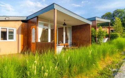 A small house sitting on top of a lush green field