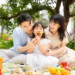 Bộ đồ ăn Hương Tình Thân - a complete ceramic tableware set with hand - painted family illustrations designed for every shared meals