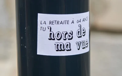 a sticker on the side of a wine bottle