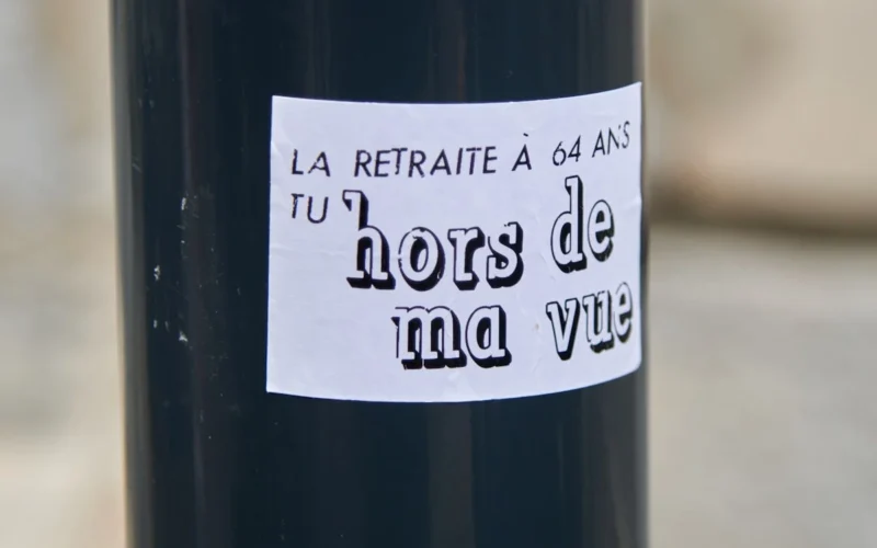 a sticker on the side of a wine bottle