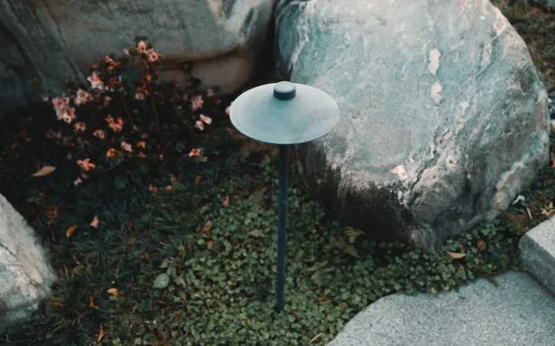 Courtyard streetlight